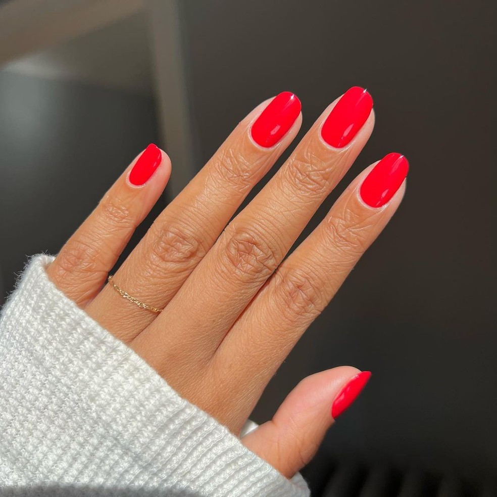 unhas azul bebê verão 2025