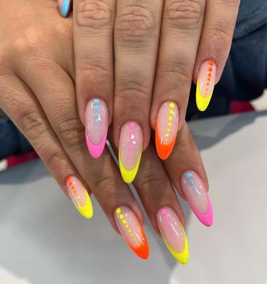 esmaltes neon versus pastel para o verão