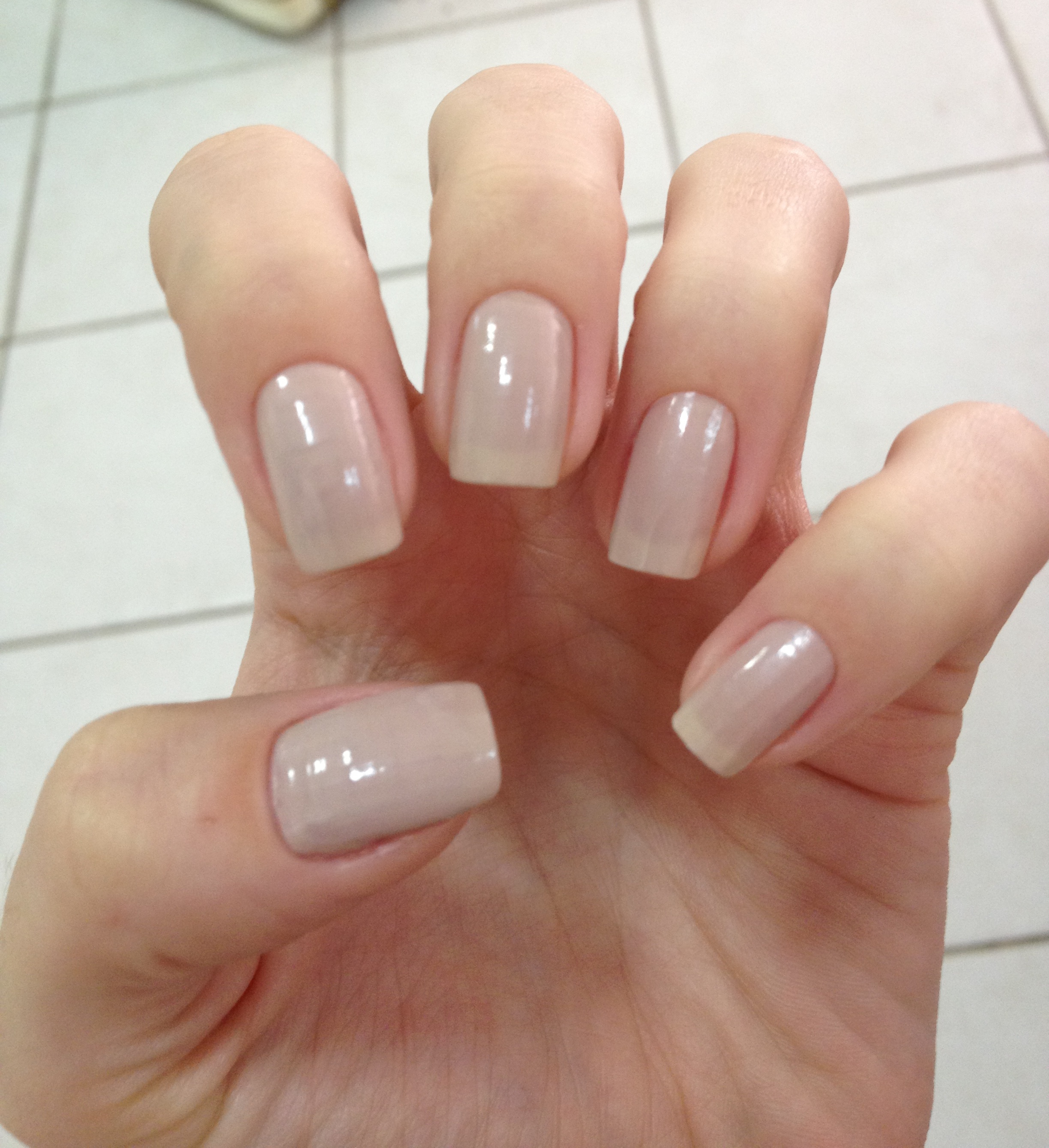 cores de esmalte que combinam com roupa branca