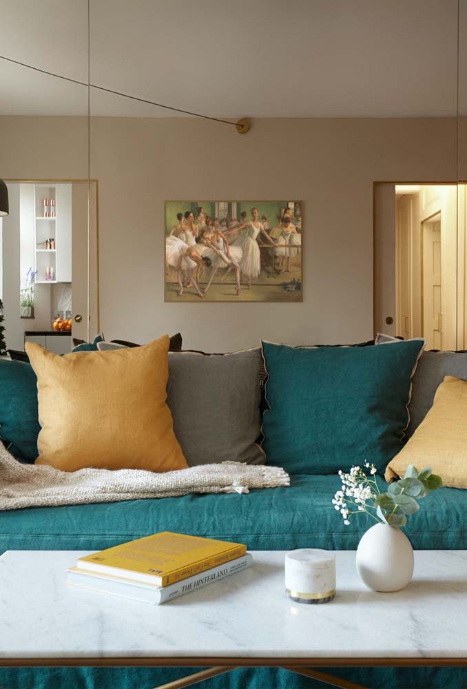 ideias de decoração com bege e cores vibrantes