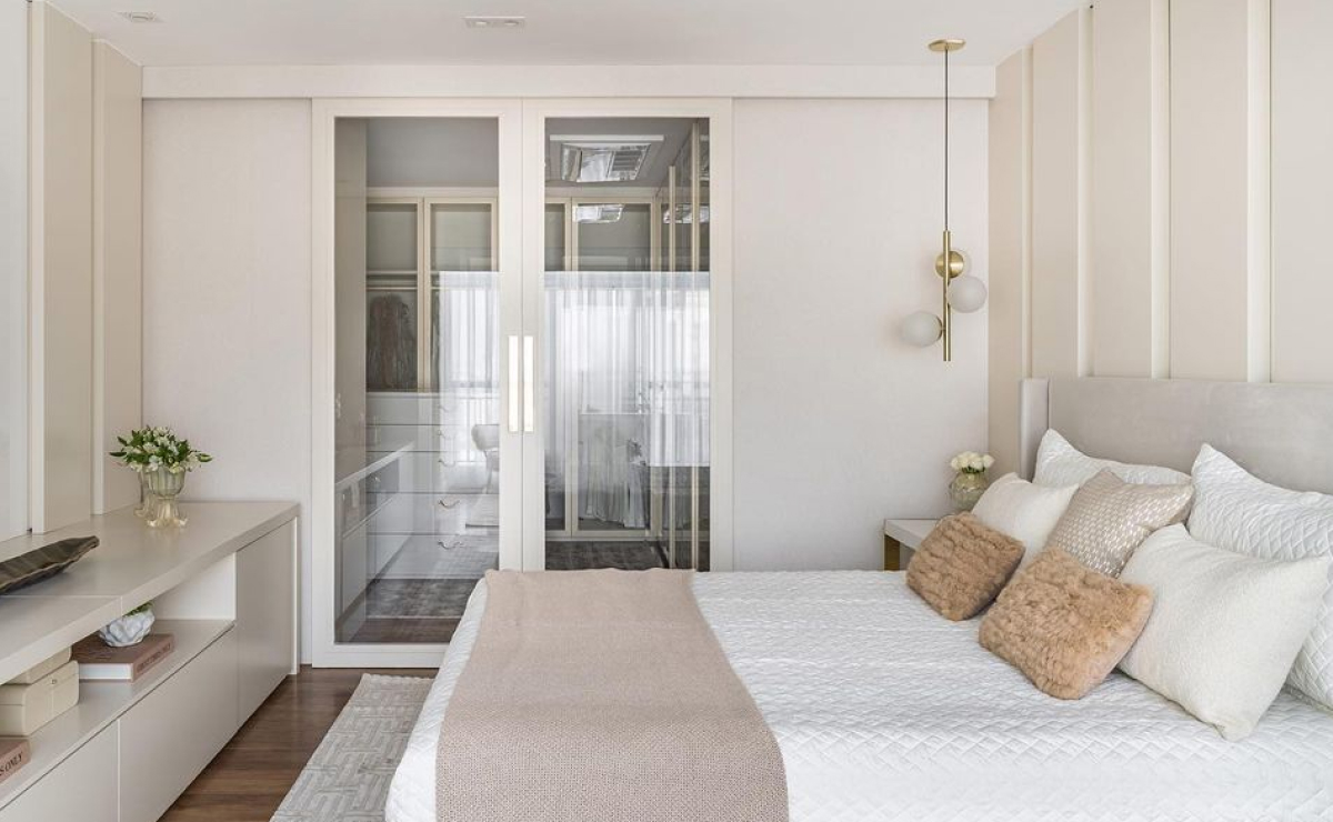 ideias de decoração com bege e cores vibrantes