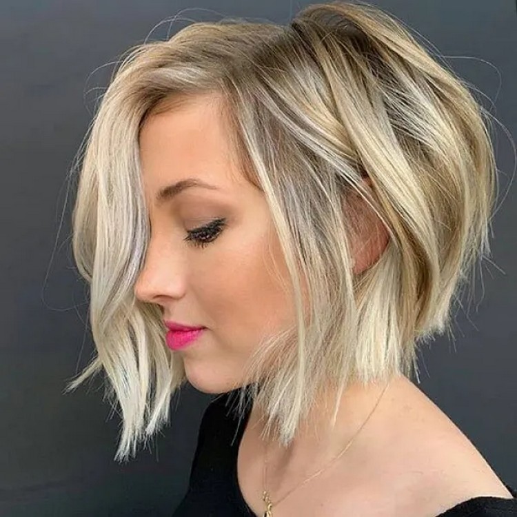 Pixie Cut (mencionado como tendência em 2024, mas o foco é bob curto)
