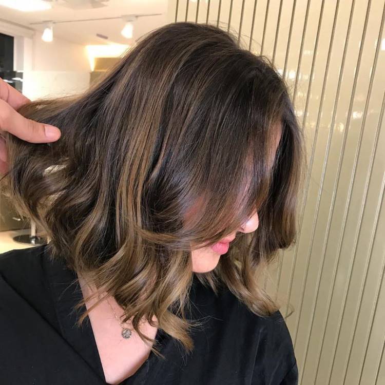 corte de cabelo médio moderno