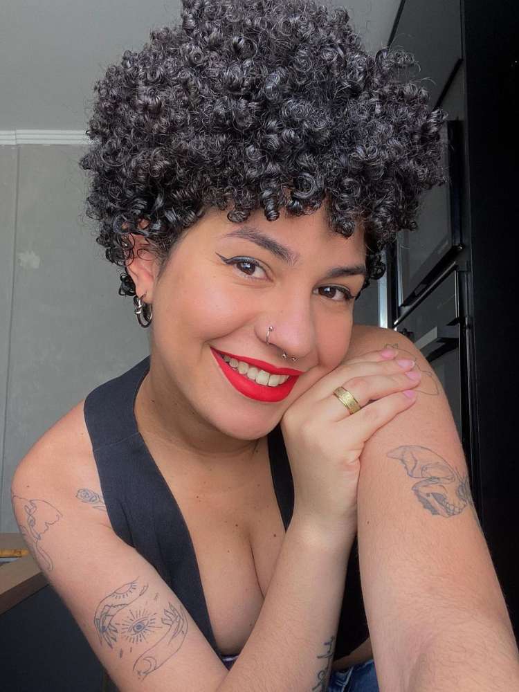 corte de cabelo crespo médio feminino