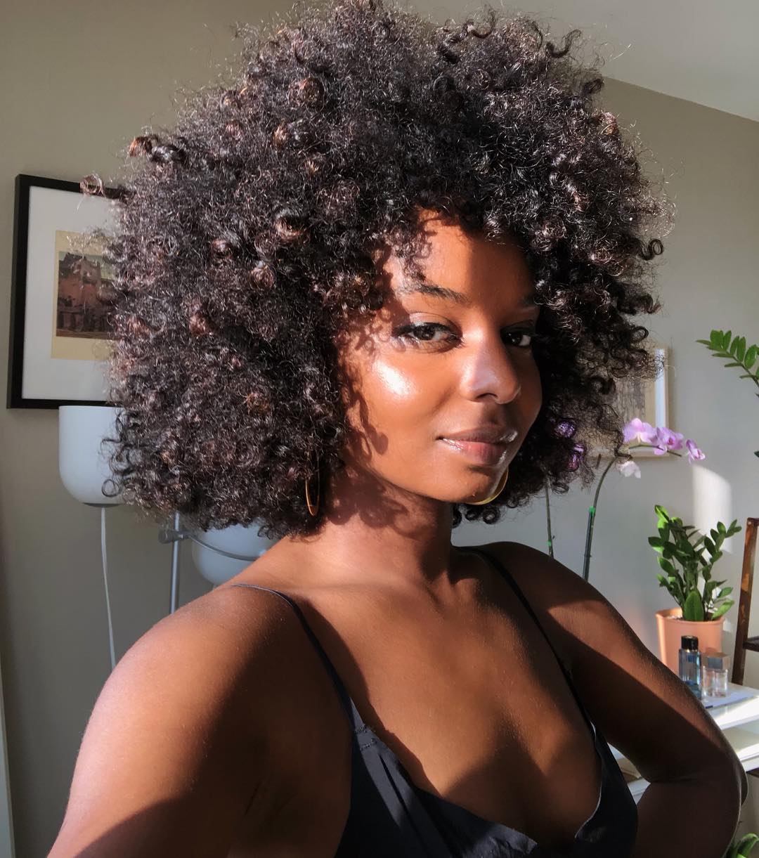 melhores cortes de cabelo crespo médio para valorizar o volume