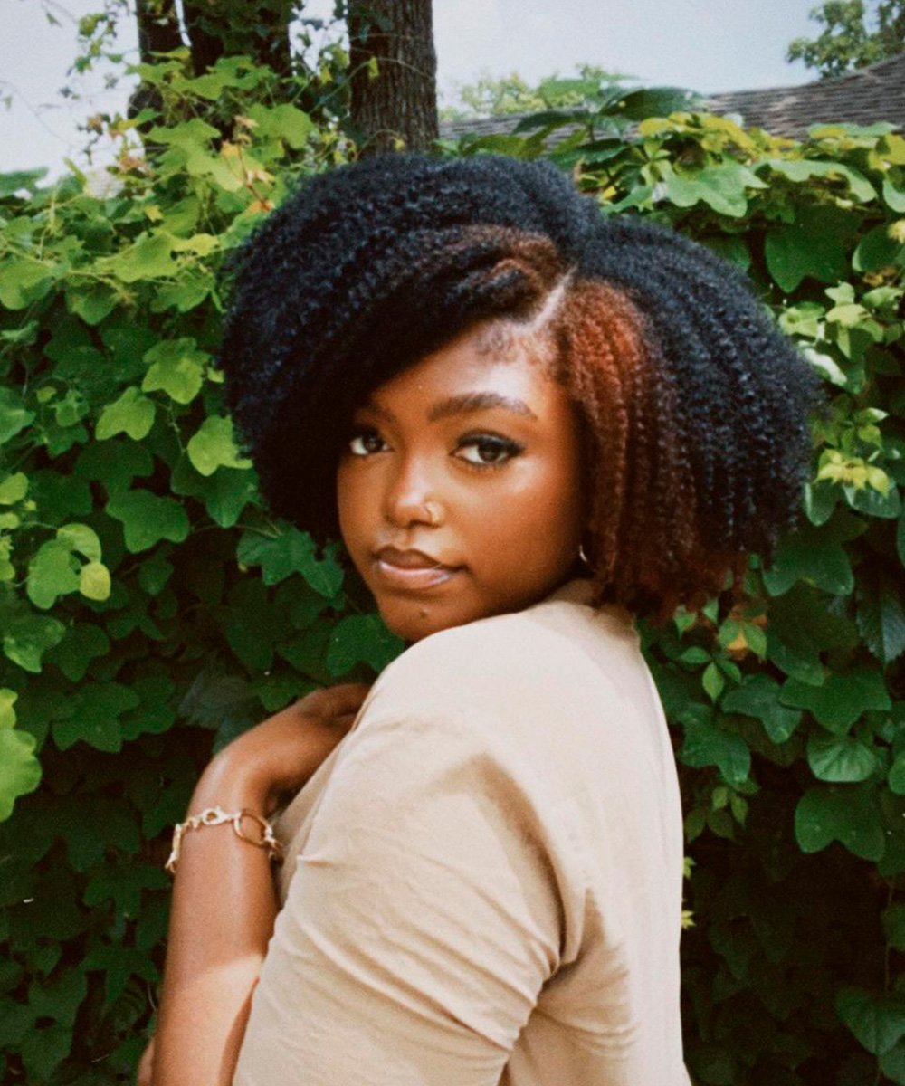 corte em camadas vs corte reto para cabelo crespo médio