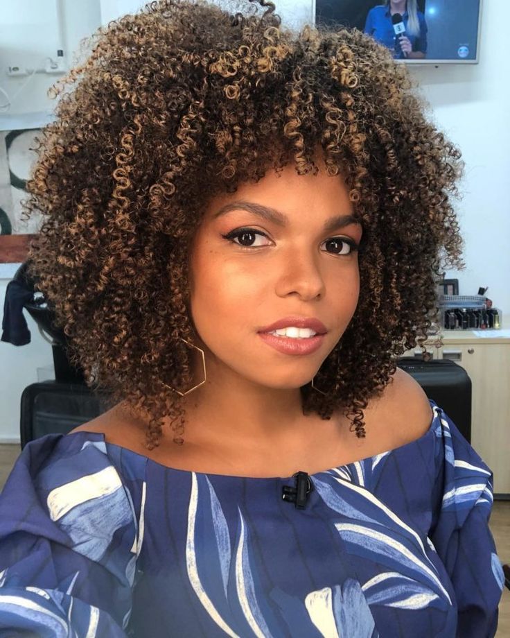 corte de cabelo crespo médio feminino