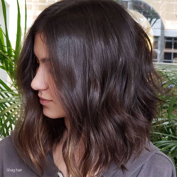 corte com franja liso rosto redondo