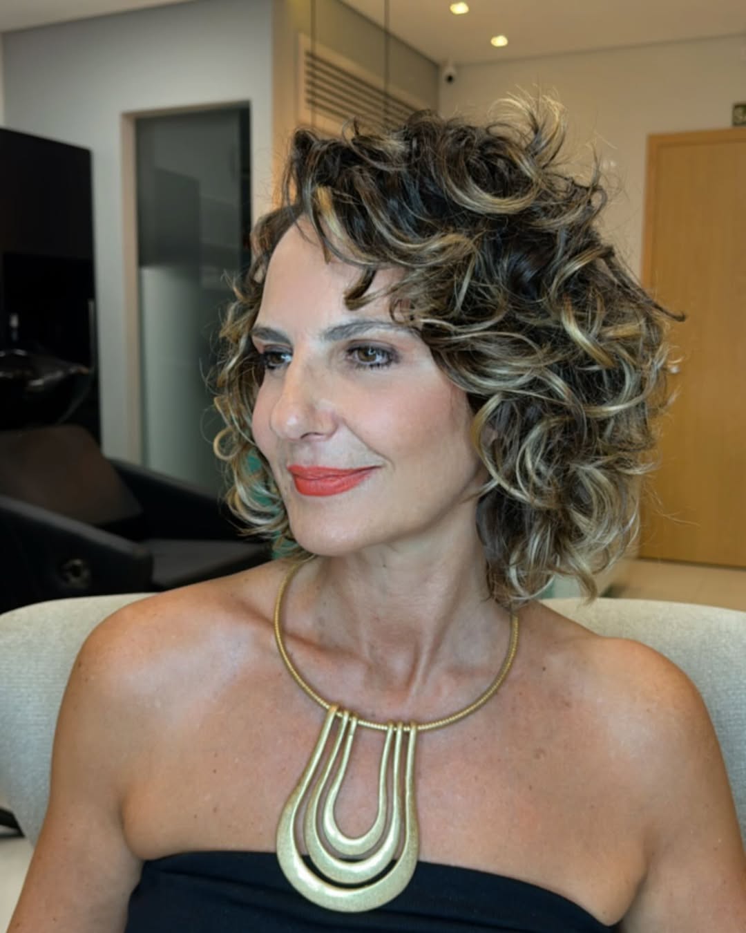 corte chanel cabelo ondulado curto
