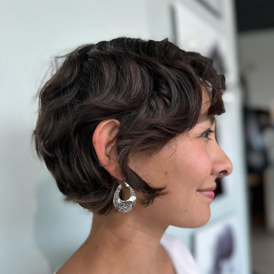 erros comuns ao cortar cabelo curto ondulado