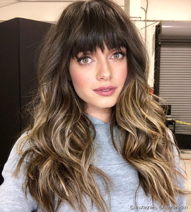 cabelo longo com franja reta
