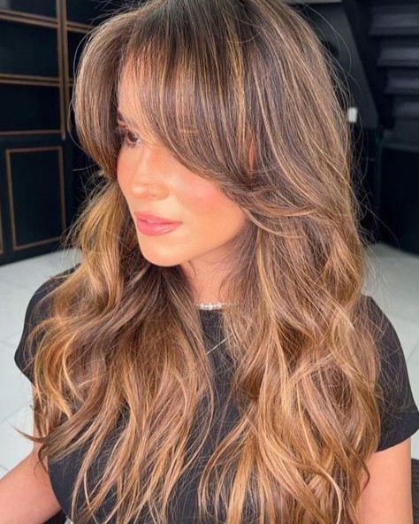 cabelo longo com franja reta