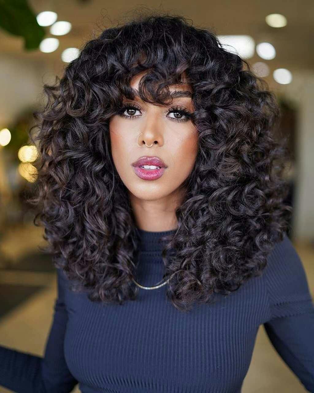 melhores cortes de cabelo volumoso para valorizar o rosto