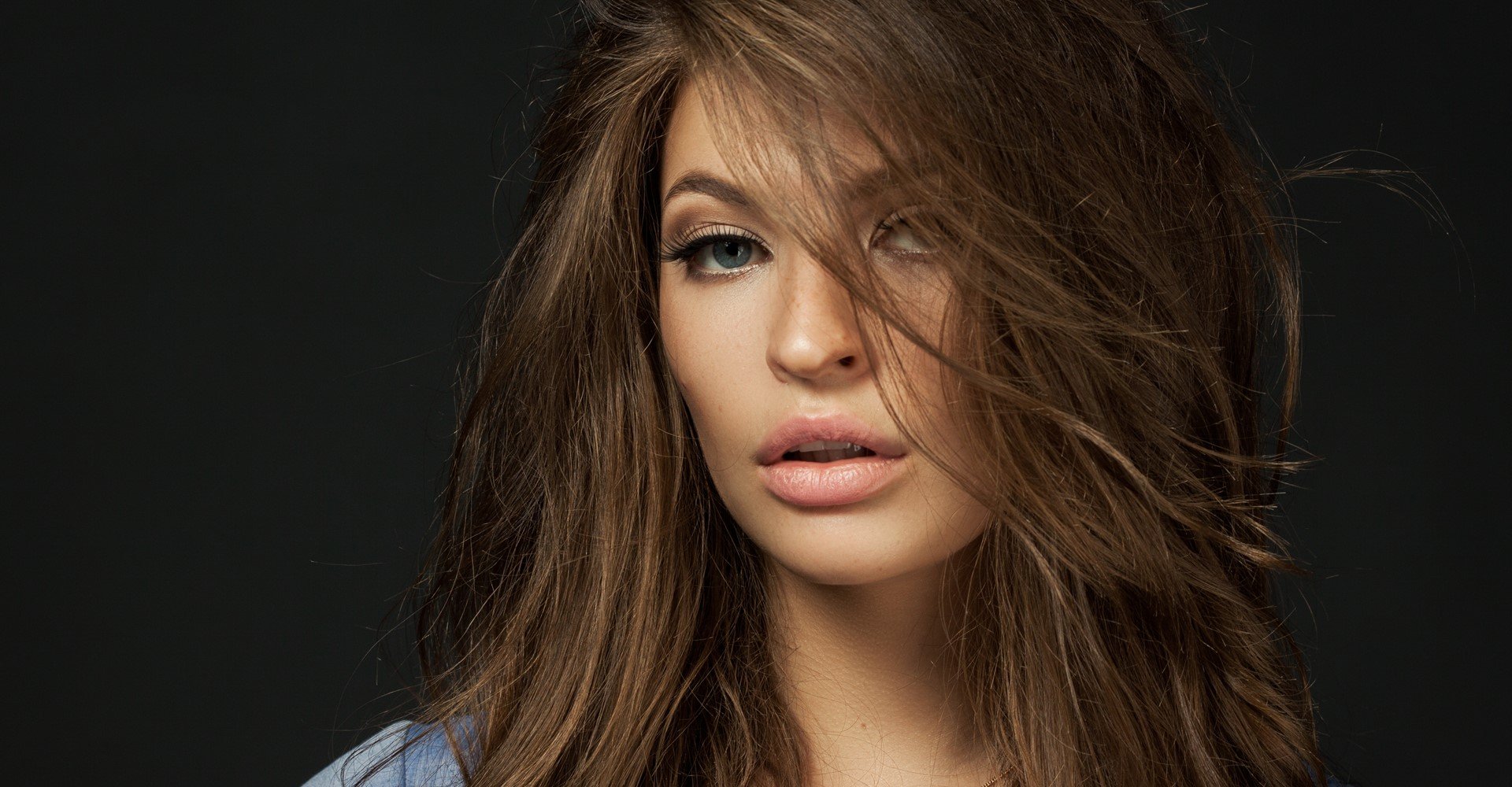 melhores cortes de cabelo volumoso para valorizar o rosto