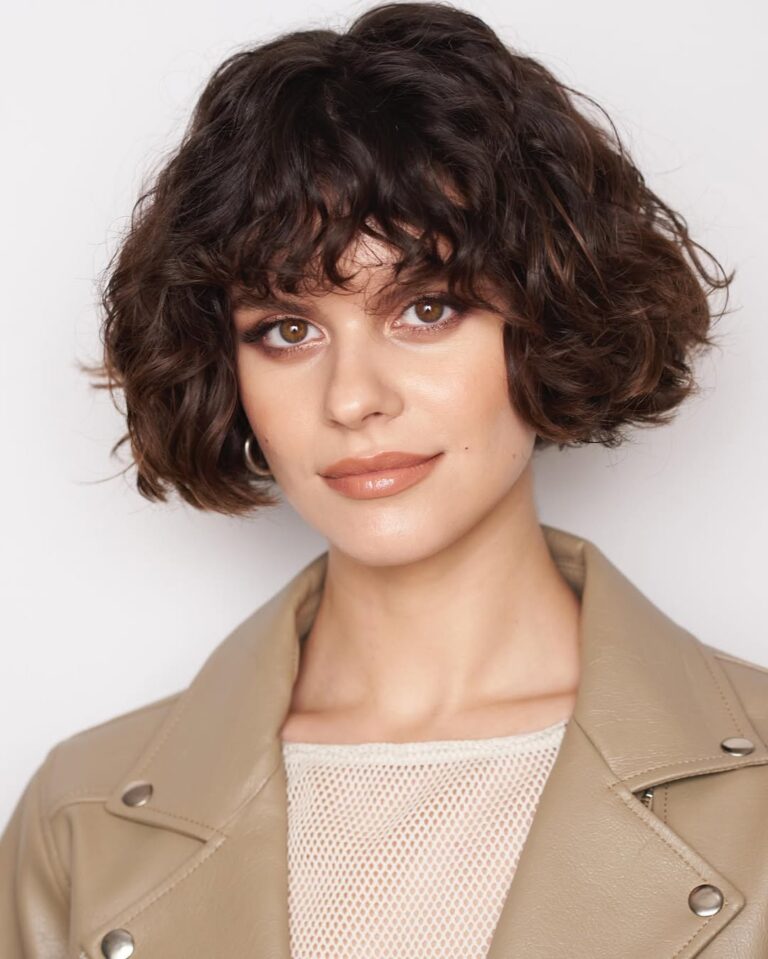 corte de cabelo ondulado curto feminino
