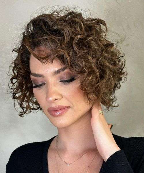 quanto custa um corte em camadas curto liso profissional