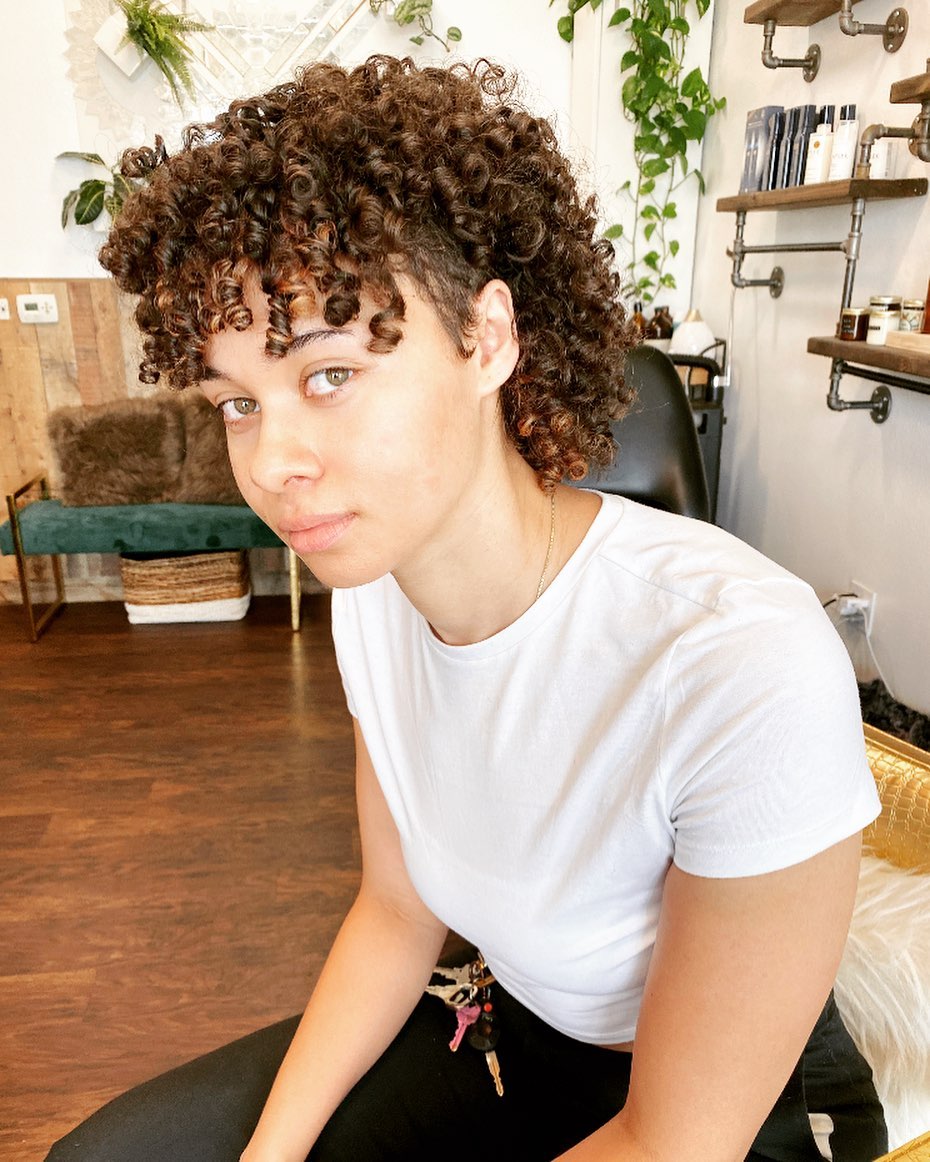 melhores fotos mullet cacheado feminino