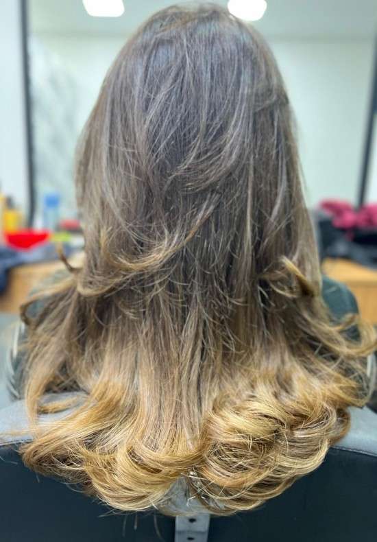 cortes de cabelo em camadas para cabelo crespo