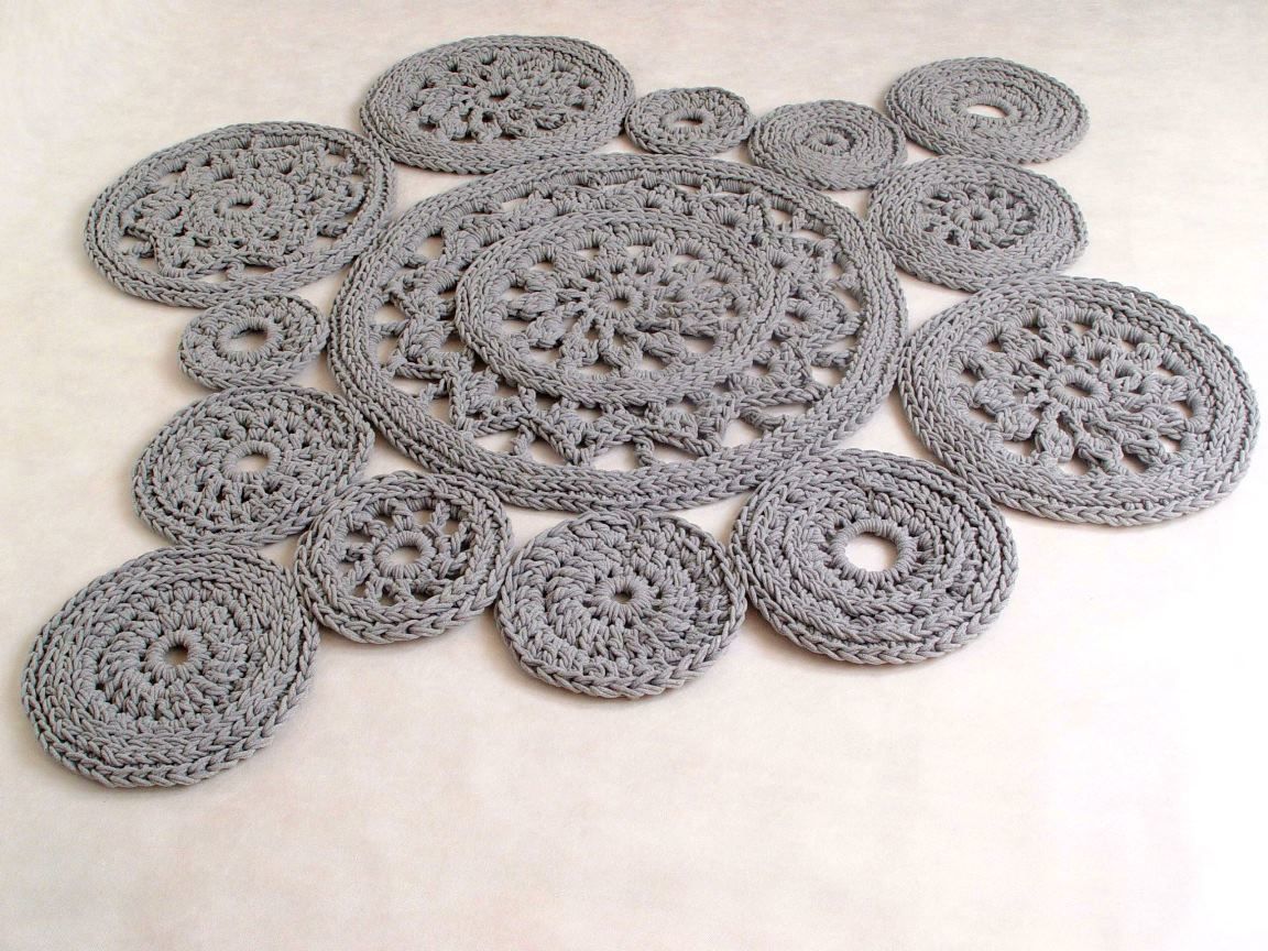 5 ideias de títulos:
1. Guia Completo: Como Fazer um Círculo de Crochê Perfeito
2. Tapetes Redondos de Crochê: Do Básico às Técnicas Avançadas
3. Decoração de Mesa com Crochê: Crie Sousplats Incríveis
4. Amigurumis e Centros de Mesa: Versatilidade do Crochê Redondo
5. Materiais Essenciais para Crochê Redondo: Escolha Certa para o Sucesso