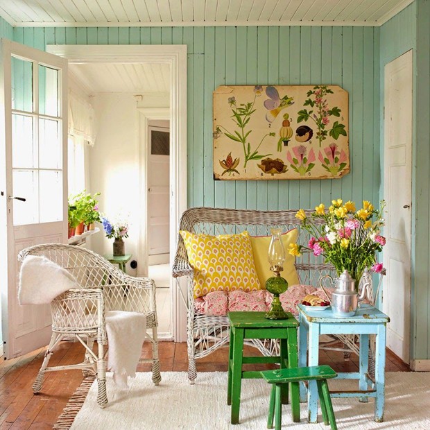 como expor fotos e lembranças de viagem na sala de estar