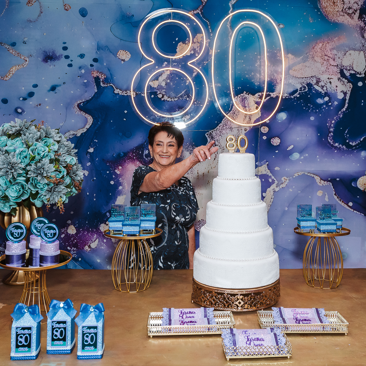 tema festa 80 anos dourado