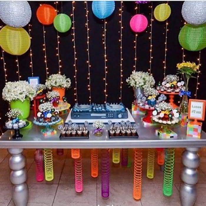 decoração festa anos 90 infantil