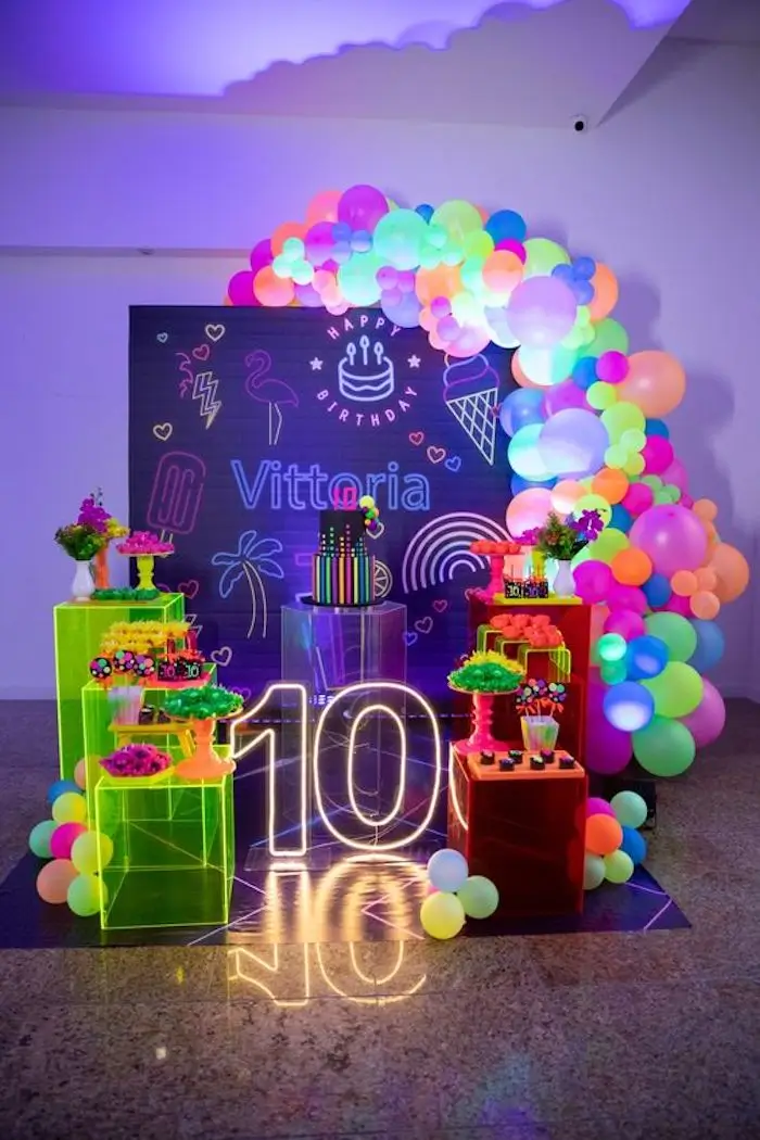 ideias decoração festa neon simples