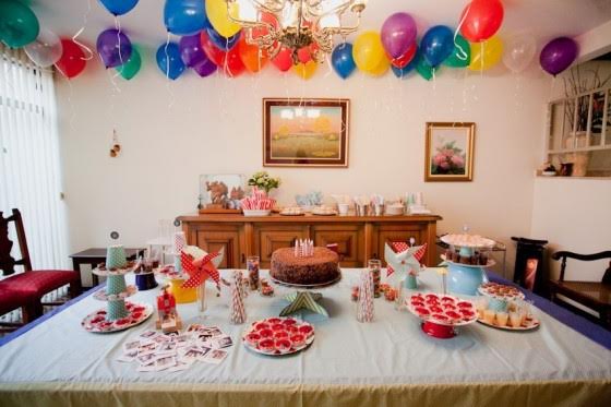 erros comuns decoração festa antiga evitar