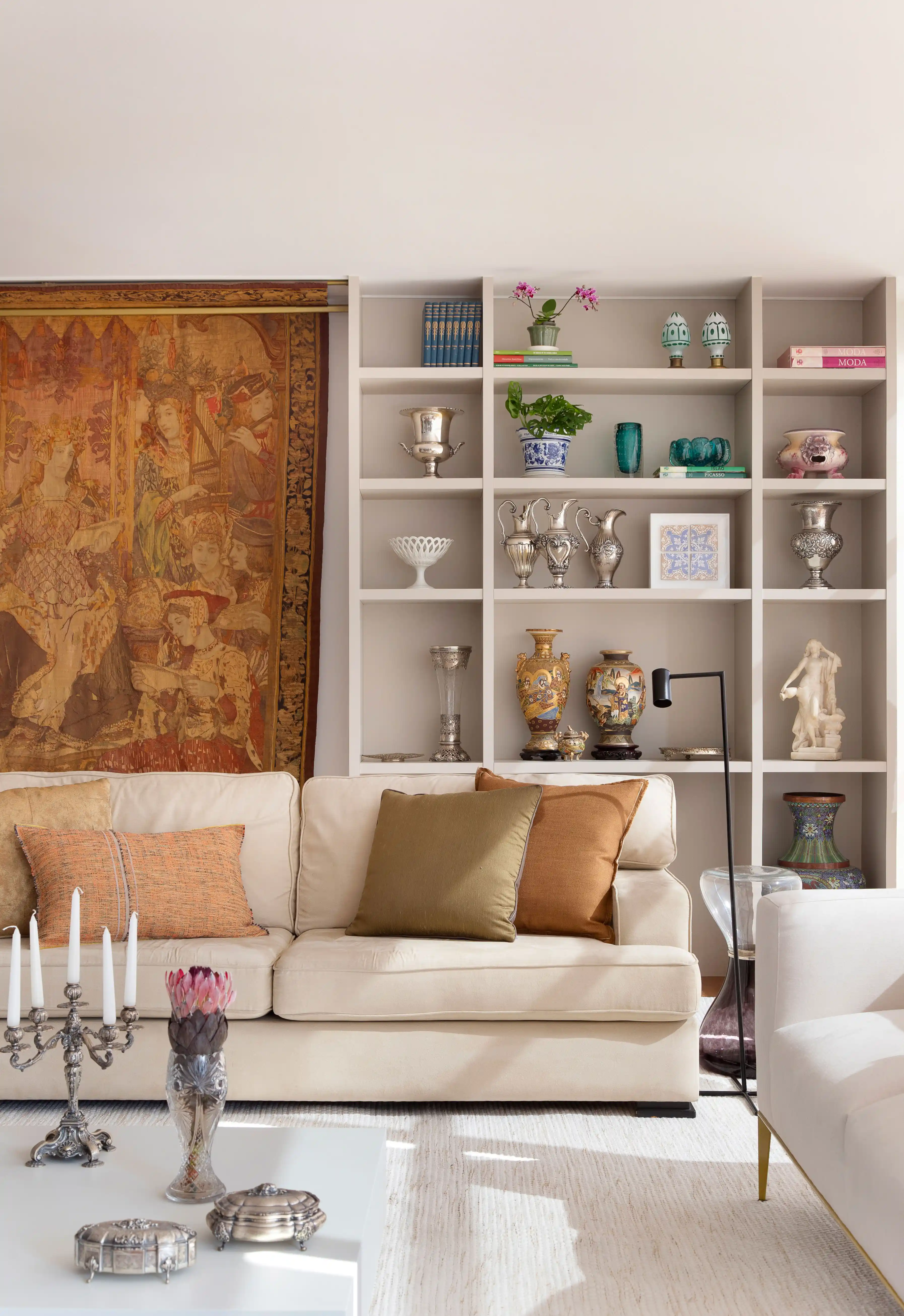 espelho ou cabideiro atrás porta qual melhor