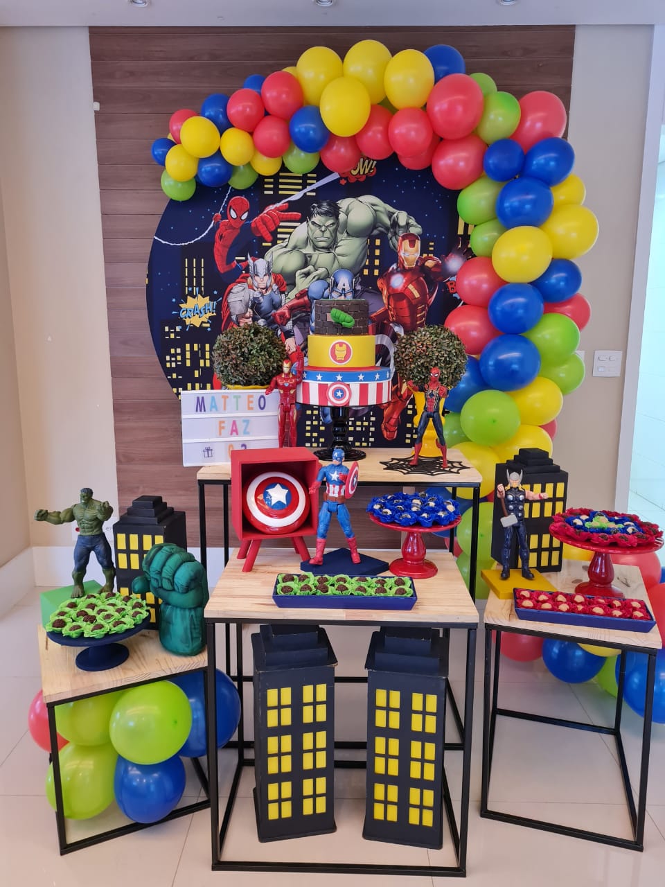 erros comuns ao decorar festa vingadores