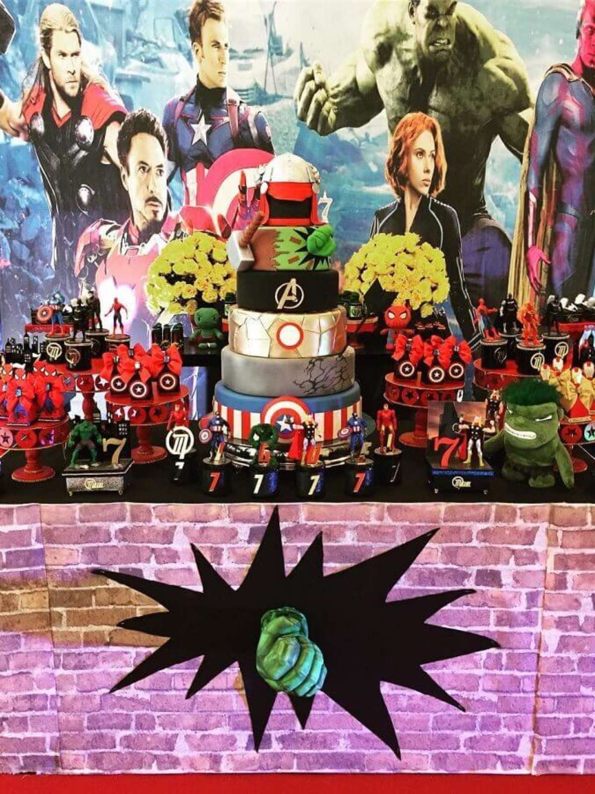 decoração vingadores vs decoração liga da justiça