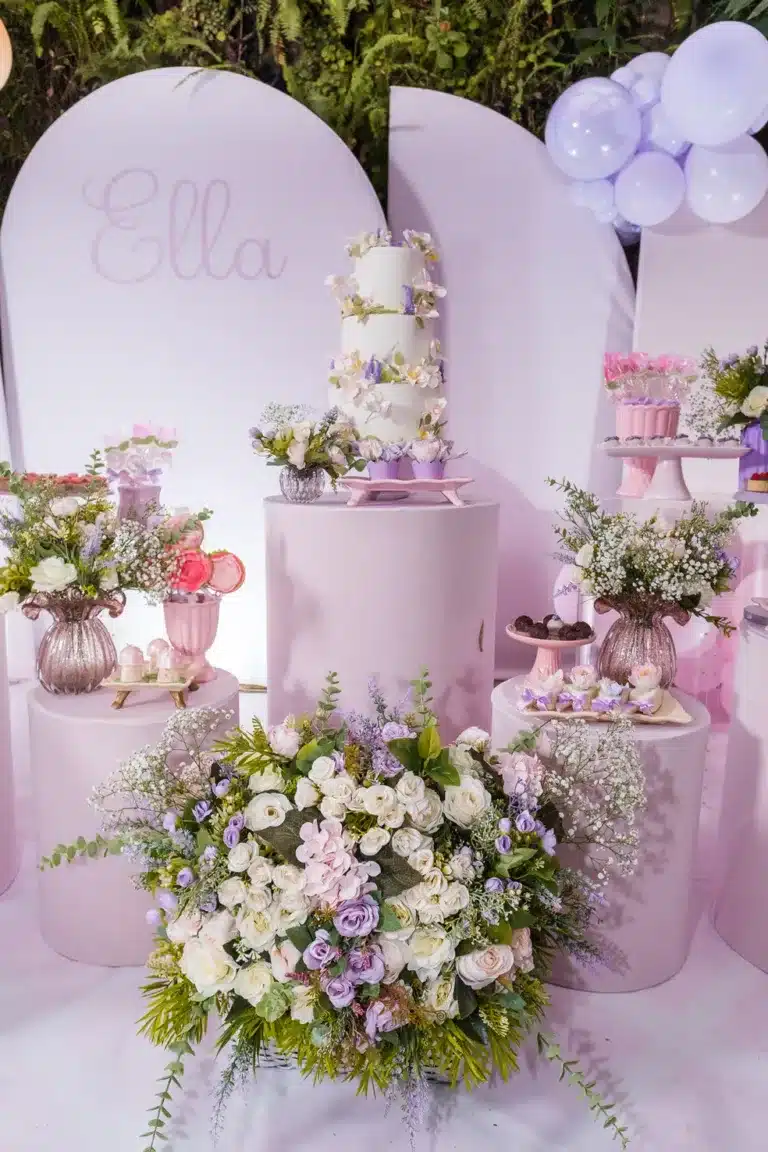 decoração chá de bebê menina com painel redondo