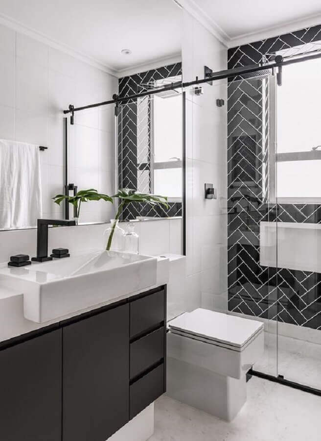 banheiro preto e branco com granilite