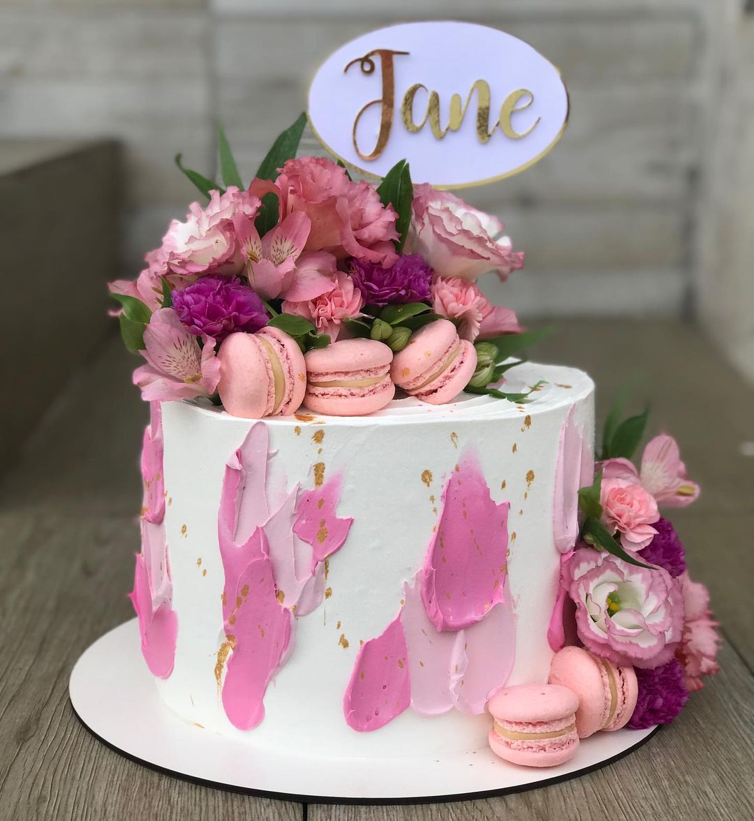 como fazer bolo feminino simples com chantilly espatulado