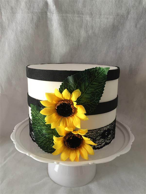 inspiração decoração bolo girassol para festa infantil