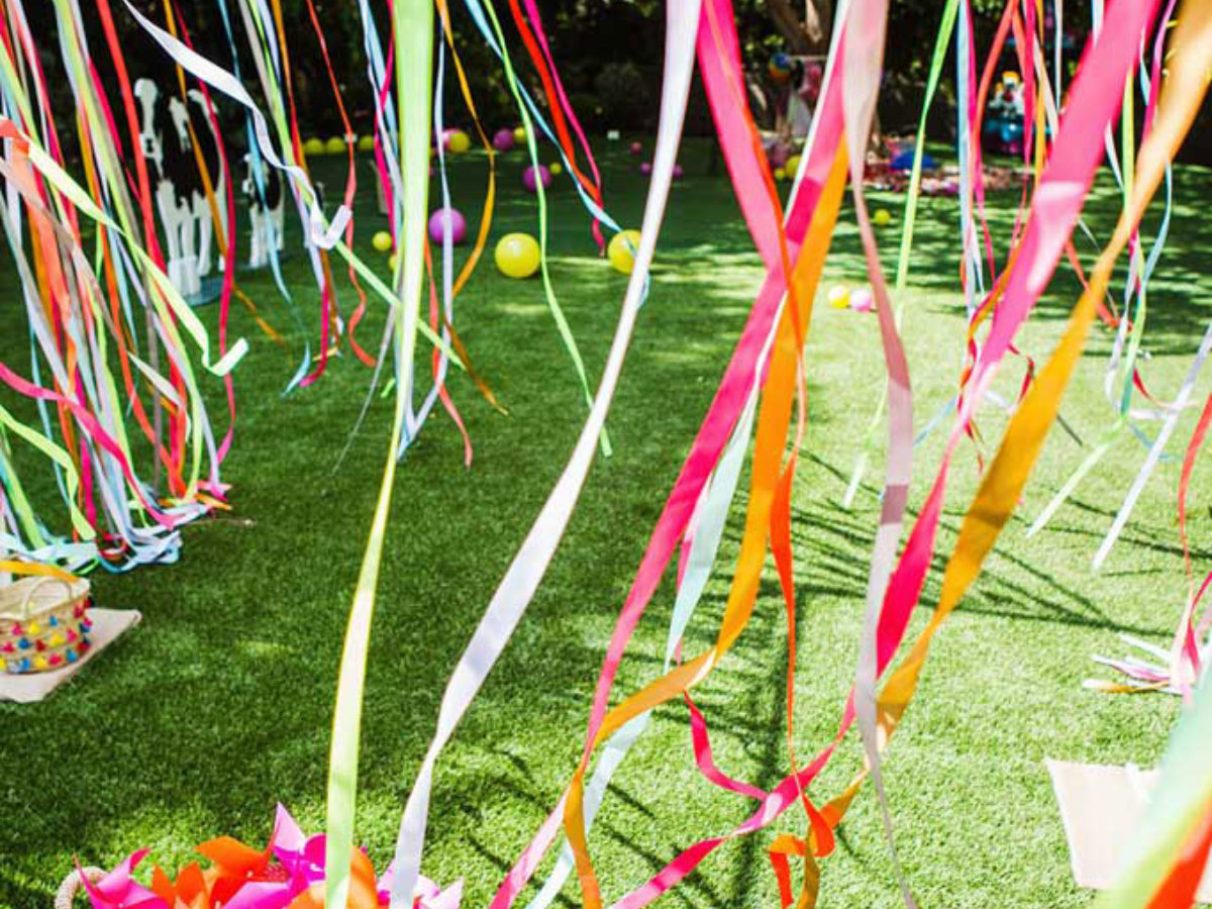 decoração carnaval barata vs luxuosa