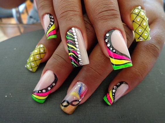 francesinha neon com glitter unhas carnaval