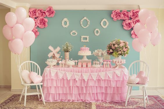 decoracao cha de bebe minimalista versus tradicional