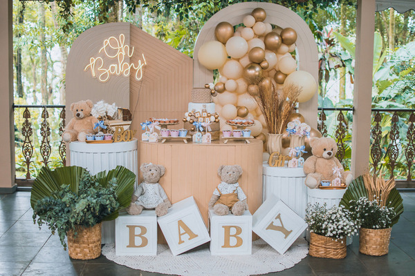 decoracao cha revelacao ursinho bege e branco simples