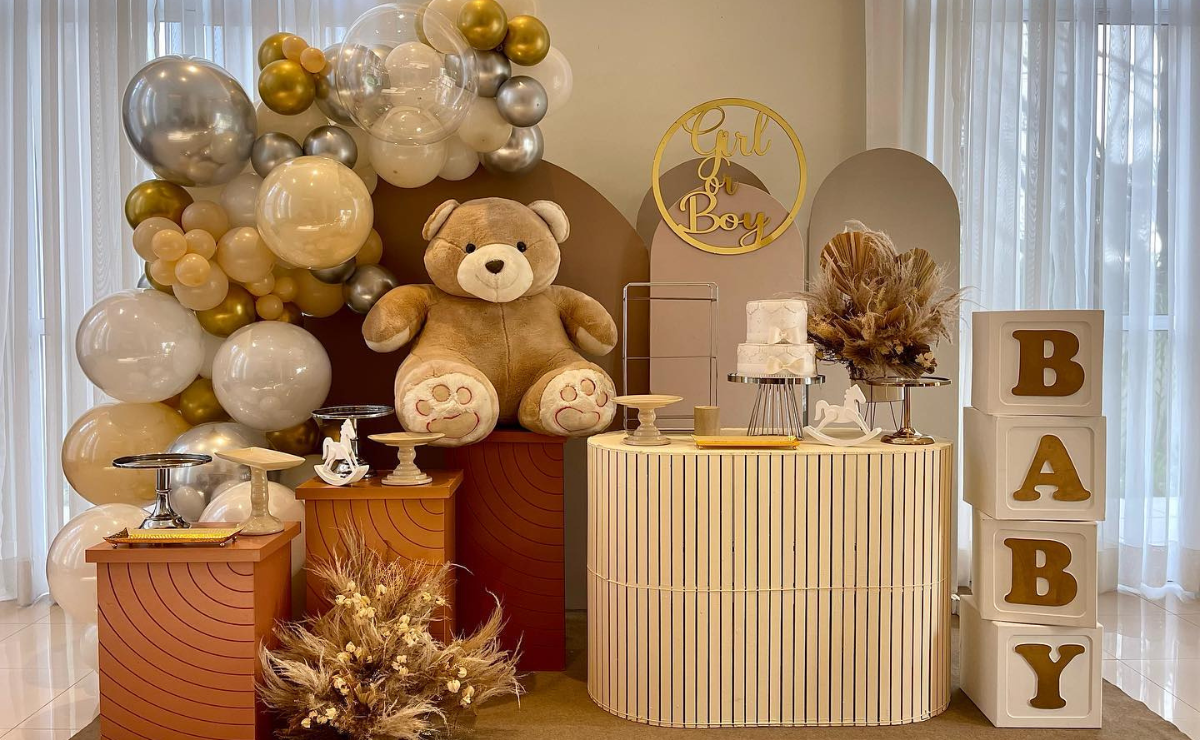 decoração chá revelação bege e branco