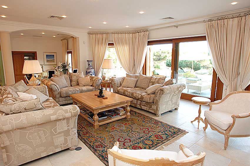 diferença decoração clássica e neoclássica sala