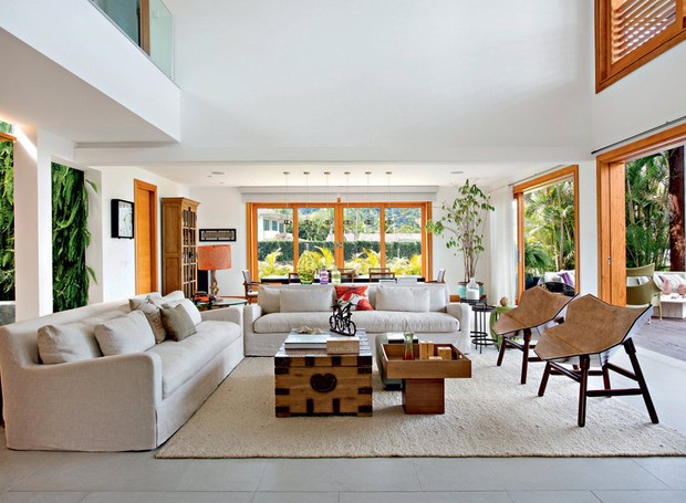 decoração com bau de madeira