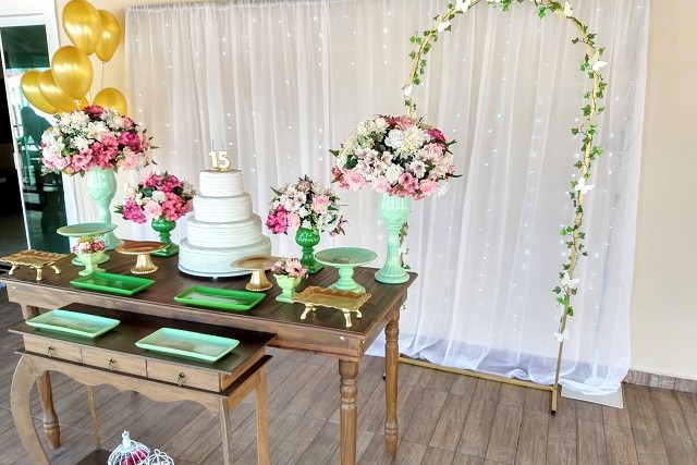 quanto custa decorar aniversário com cortina