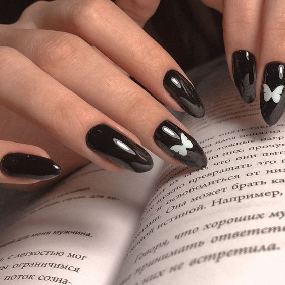 decoração com esmalte preto