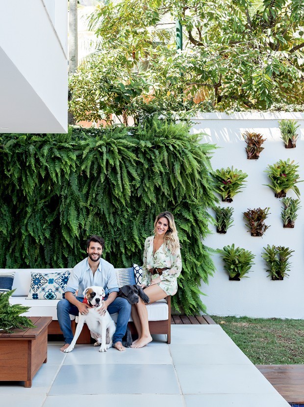 jardim vertical natural vs. artificial: qual o melhor para você