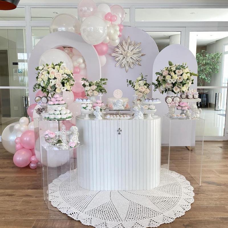 decoração com painel romano vazado