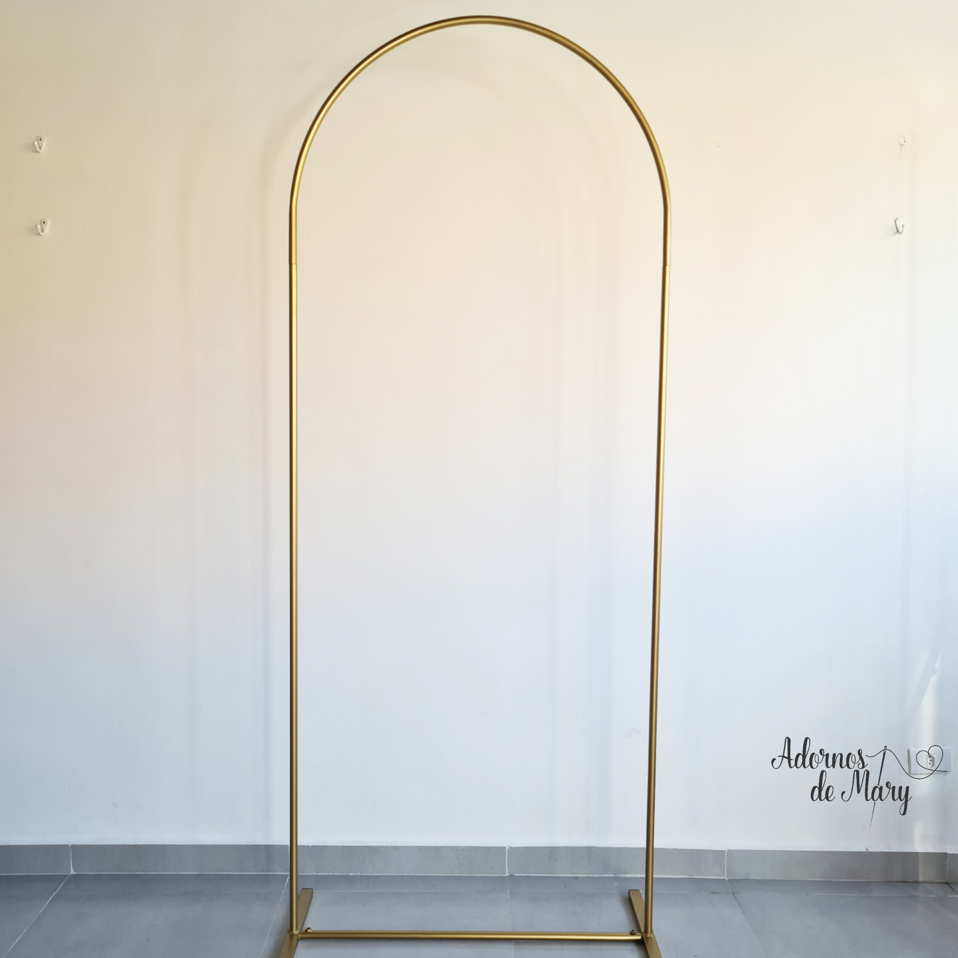 como decorar painel romano vazado com balões desconstruídos