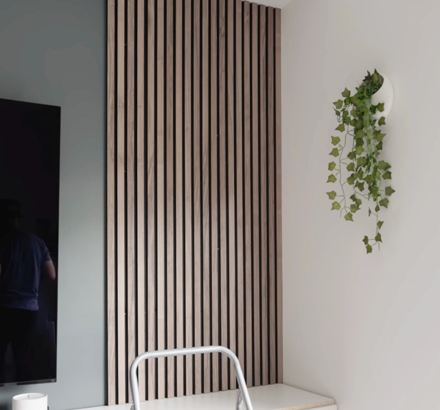 ideias de decoração com painel ripado para sala pequena