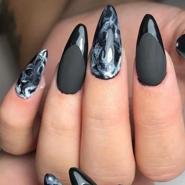 como evitar bolinhas no esmalte preto