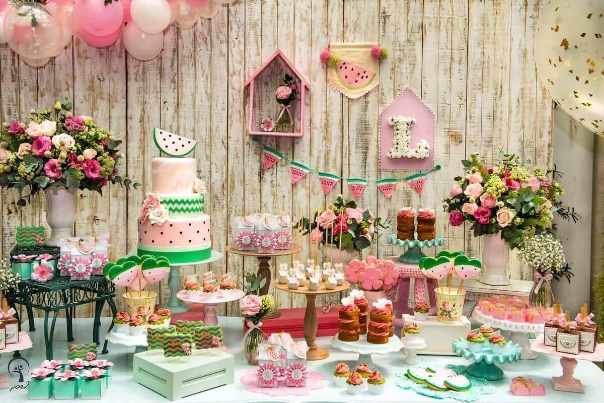 ideias de decoração de festa de 1 ano para menina com tema de princesa